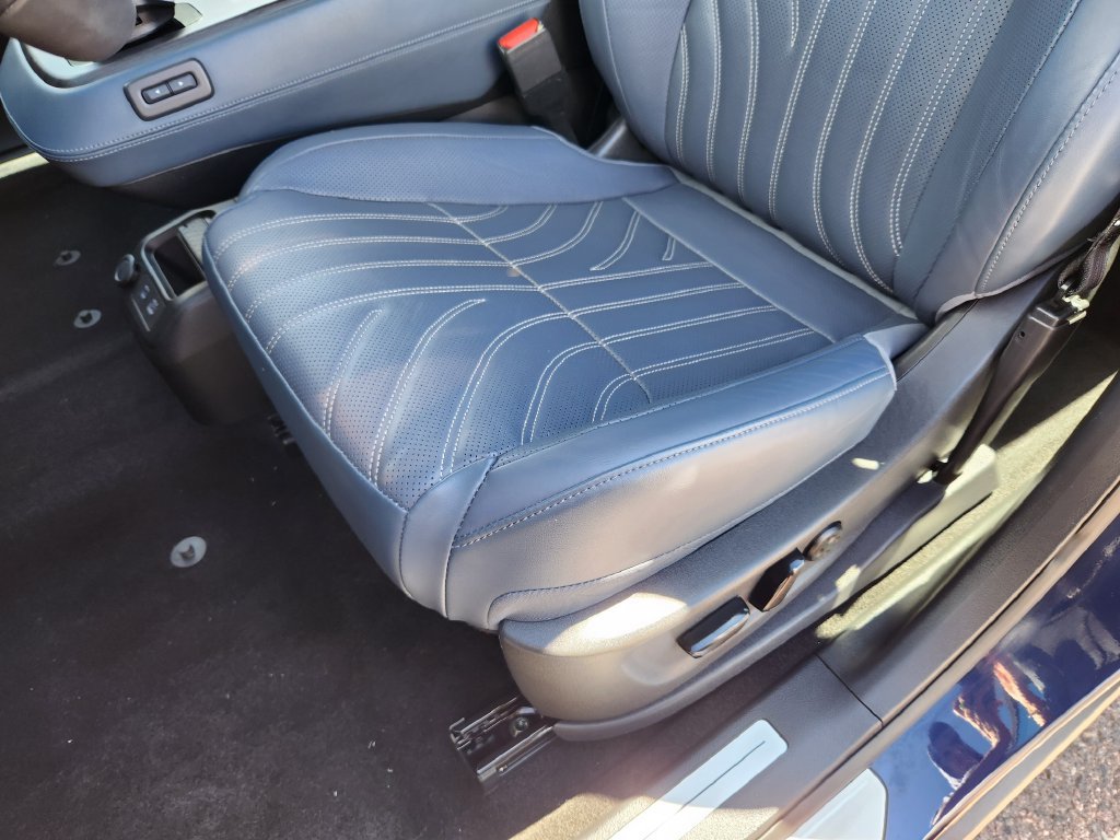 Used 2024 Nissan Ariya AWD image 21