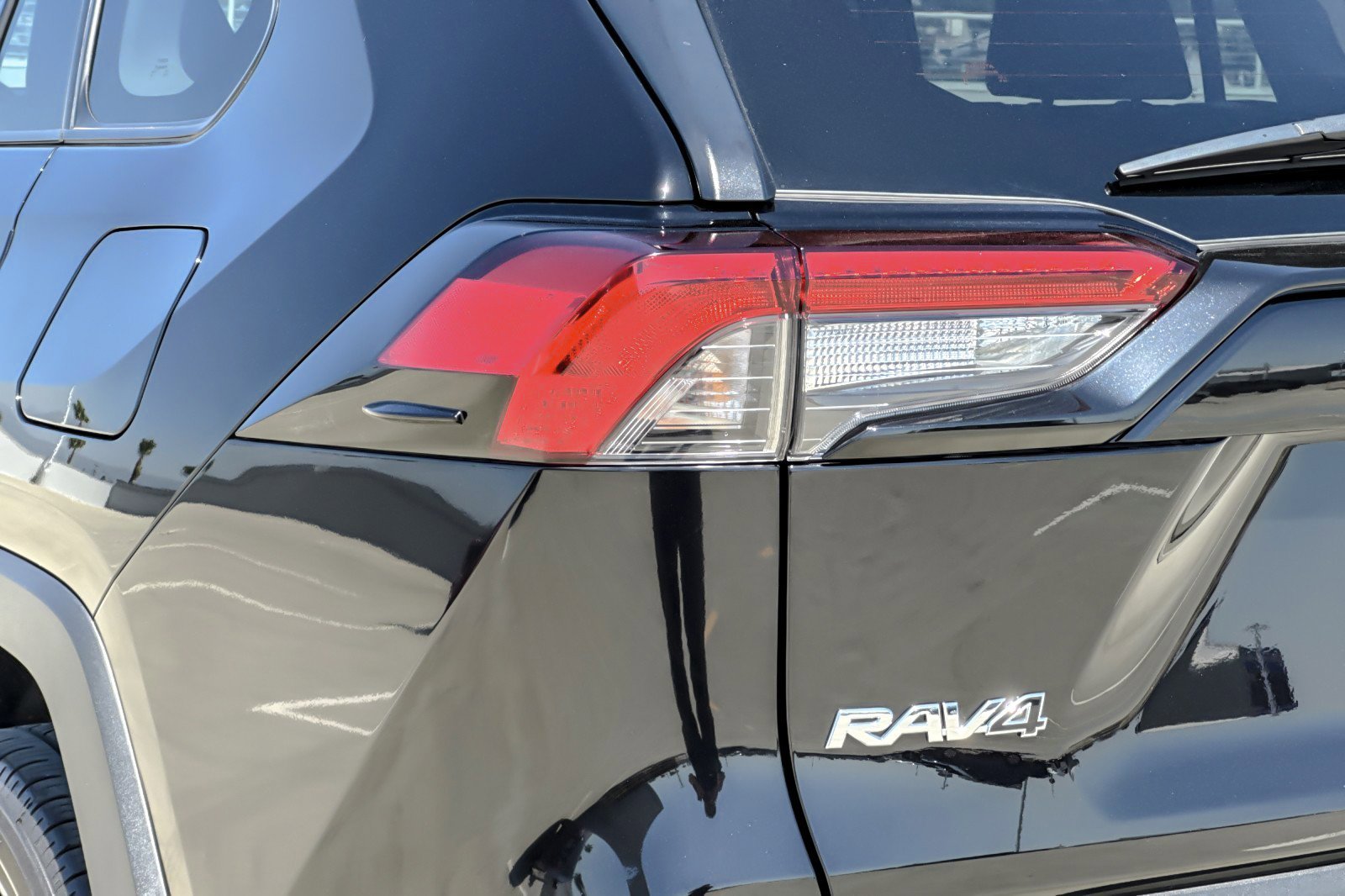 Certified 2025 Toyota RAV4 LE FWD image 25