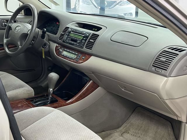 Used 2004 Toyota Camry XLE FWD image 25