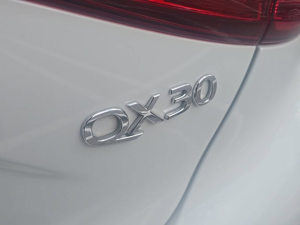 Used 2019 INFINITI QX30 w/ Navigation Package FWD image 11
