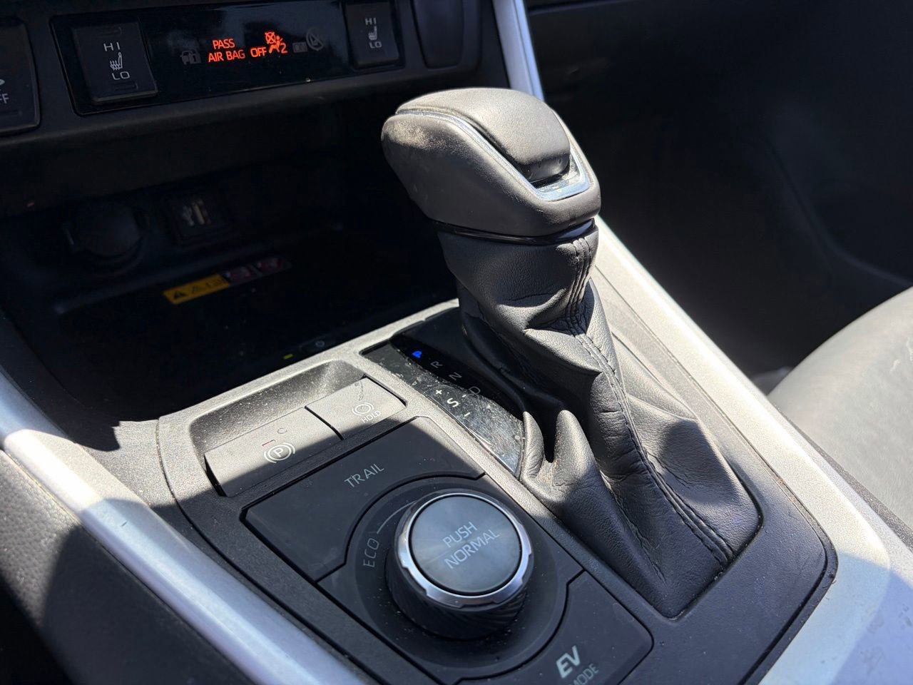 Used 2023 Toyota RAV4 XSE AWD/4WD image 9