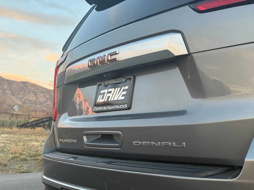 Used 2021 GMC Yukon XL Denali w/ Denali Premium Package image 14