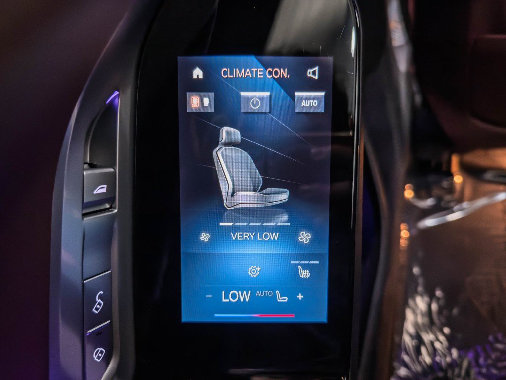 Used 2025 BMW 760i xDrive w/ Executive Package AWD/4WD image 28