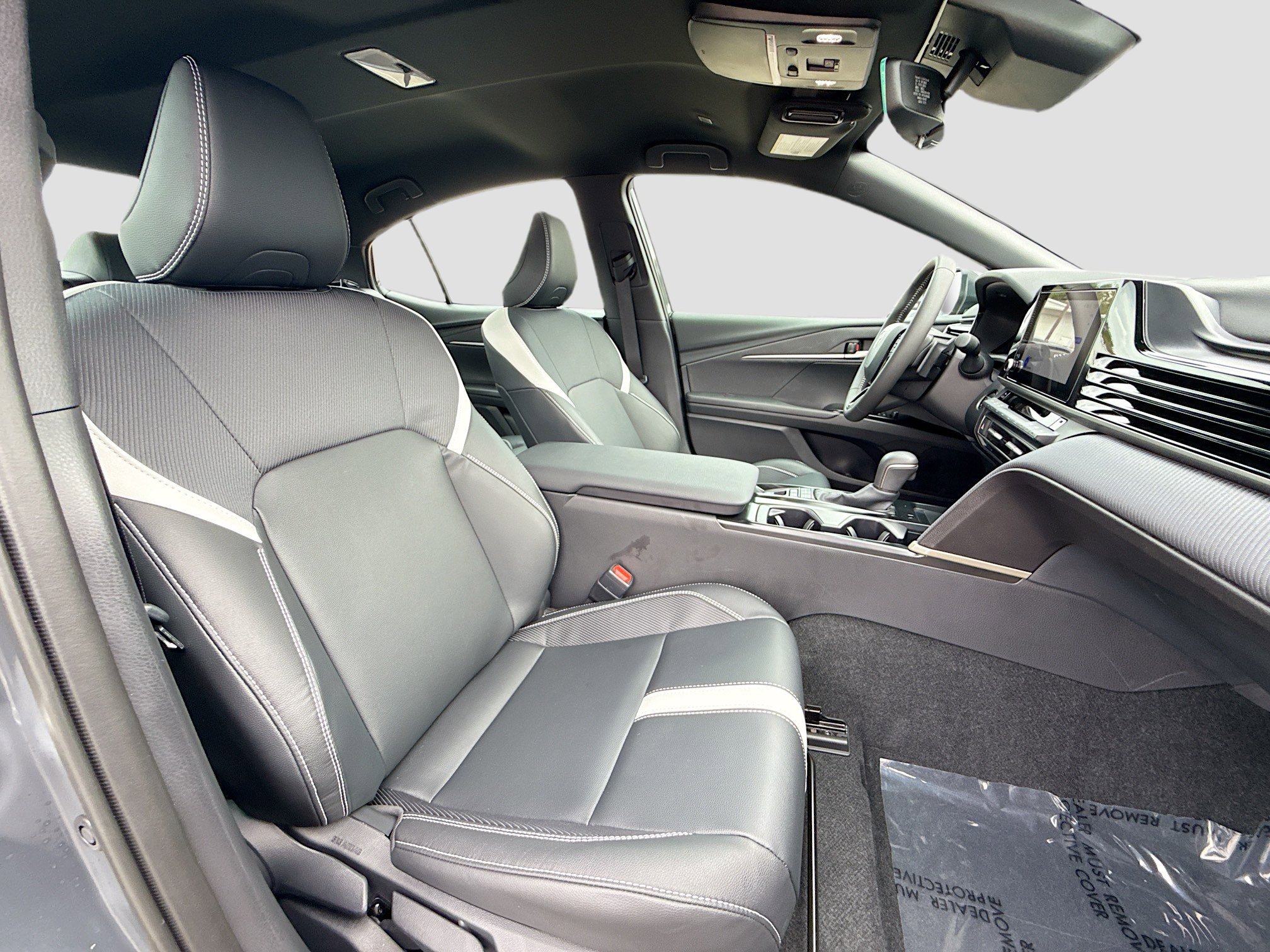 Used 2025 Toyota Camry SE image 15