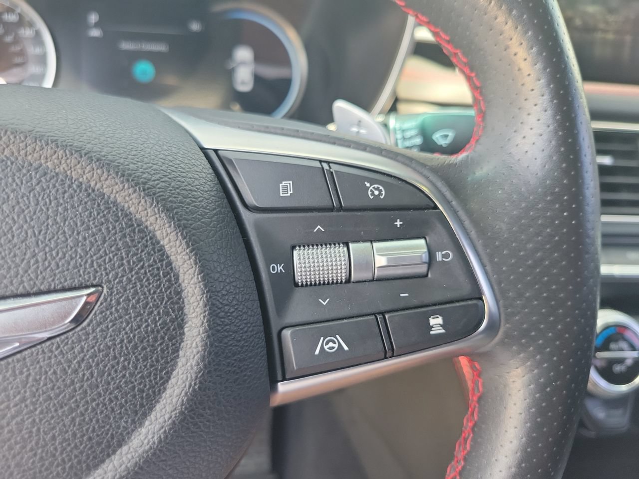 Used 2023 Genesis G70 2.0T w/ Sport Prestige Package RWD image 18