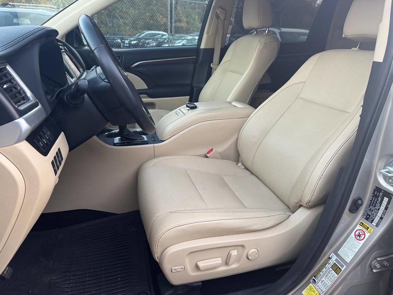 Used 2015 Toyota Highlander Limited Platinum image 28