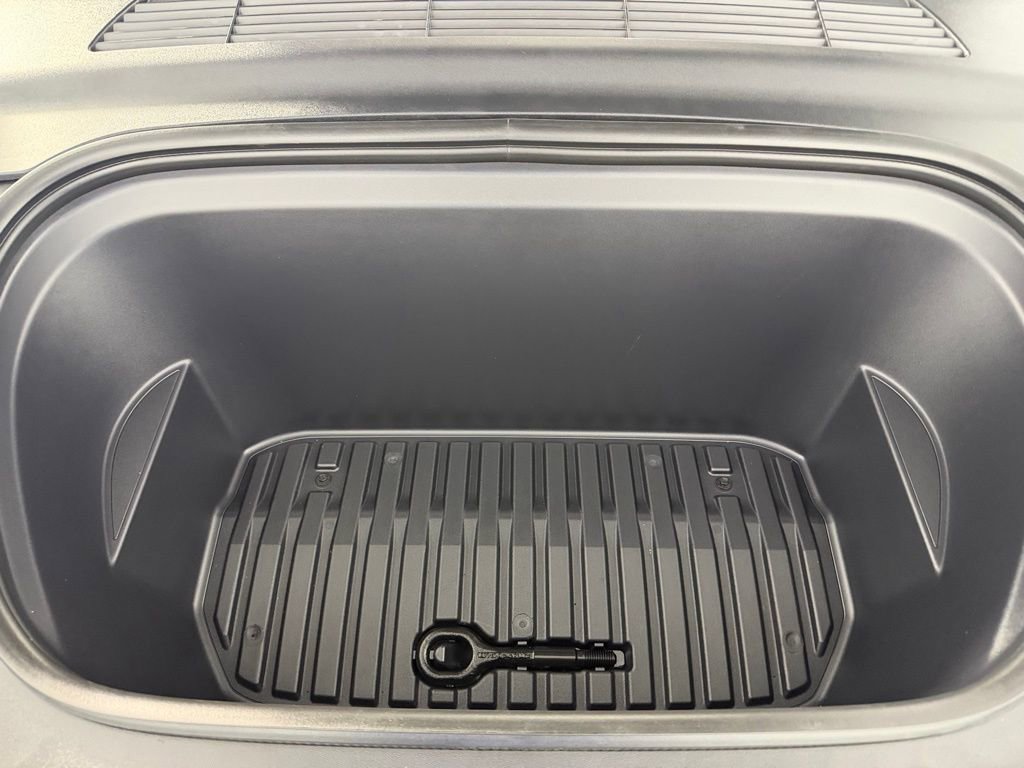 Used 2024 Tesla Model Y Long Range image 35