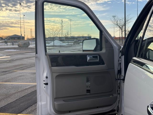 Used 2015 Lincoln Navigator L 4WD image 4