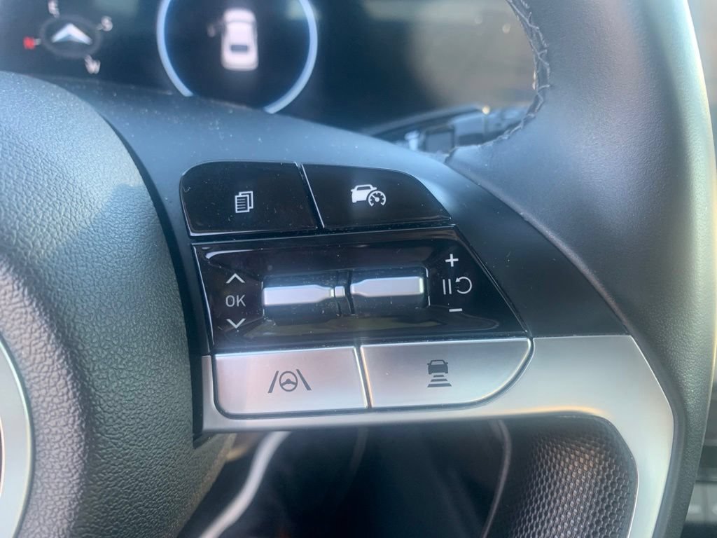 Certified 2025 Hyundai Elantra SEL FWD image 19