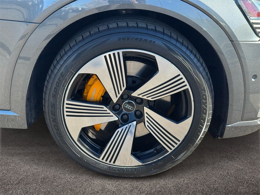 Used 2019 Audi e-tron Prestige w/ Prestige Package image 7