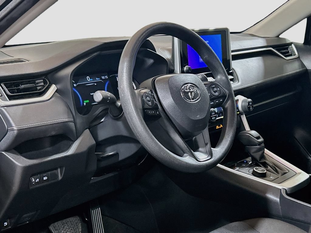 Used 2025 Toyota RAV4 LE AWD/4WD image 8
