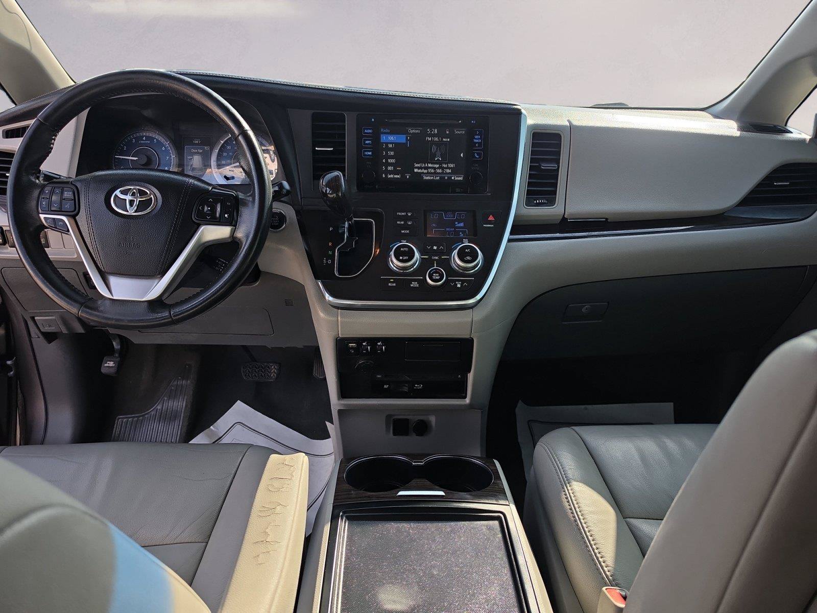 Used 2017 Toyota Sienna XLE Premium FWD image 10
