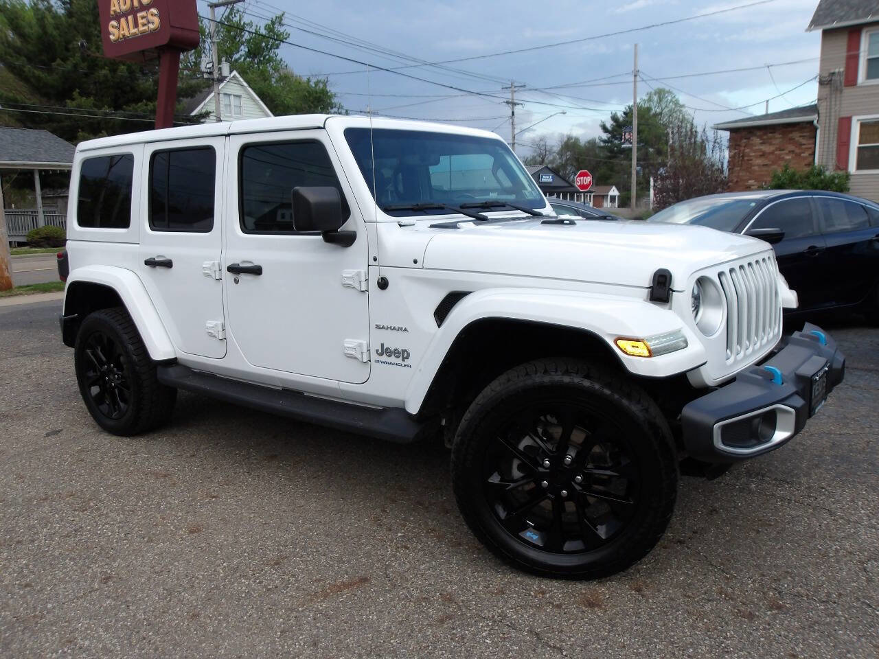Used 2023 Jeep Wrangler Unlimited Sahara w/ Cold Weather Group AWD/4WD image 8