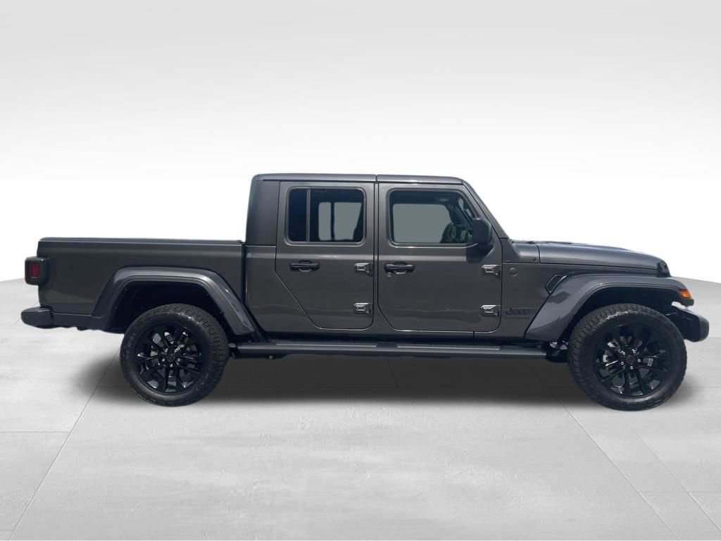 Used 2025 Jeep Gladiator Sport image 4
