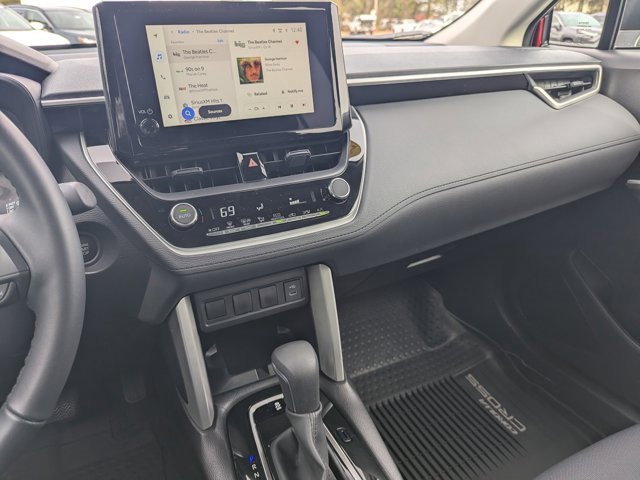 Used 2025 Toyota Corolla Cross LE image 24
