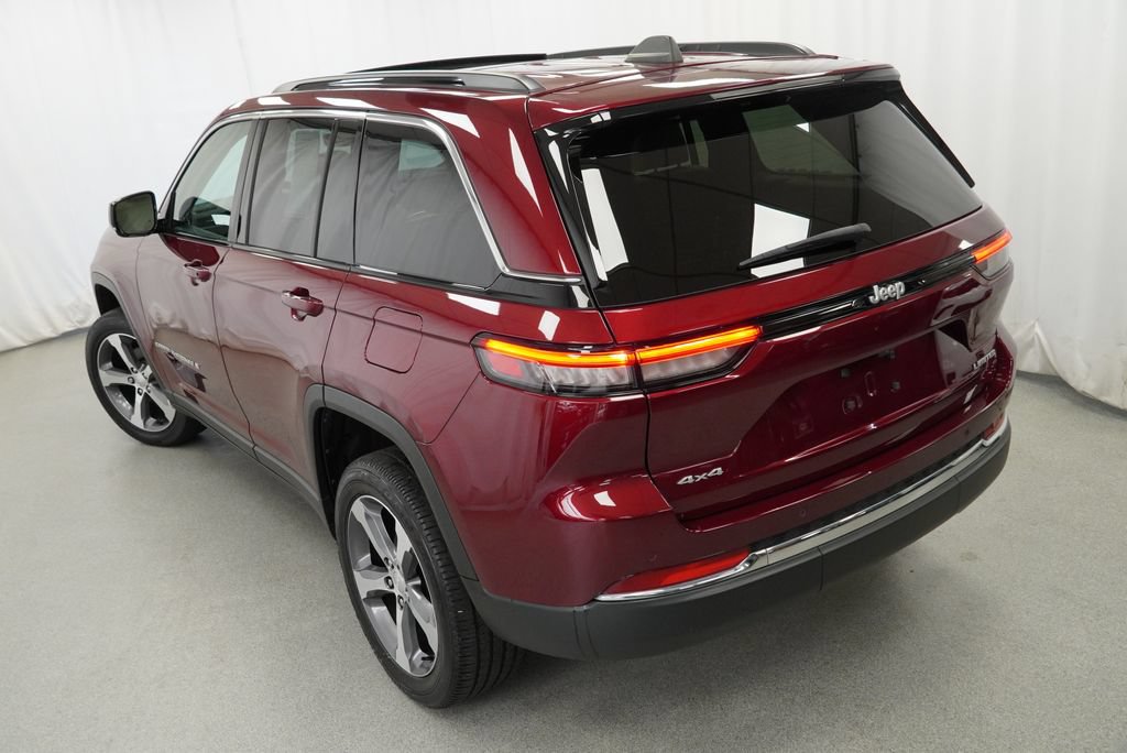 Certified 2025 Jeep Grand Cherokee Limited AWD/4WD image 12