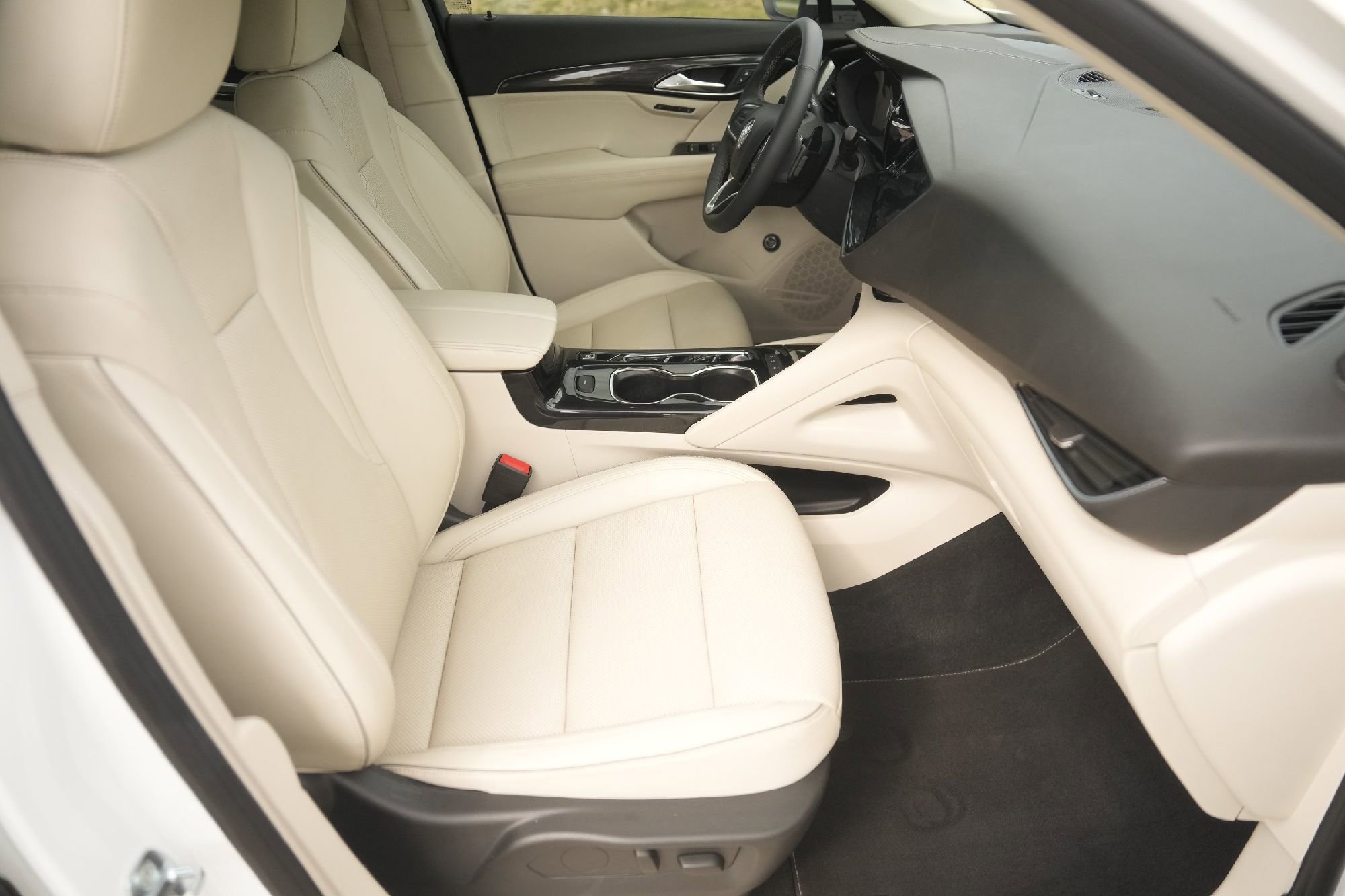 Used 2023 Buick Envision Essence image 21