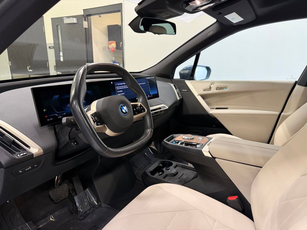 Used 2023 BMW iX xDrive50 w/ Premium Package image 11