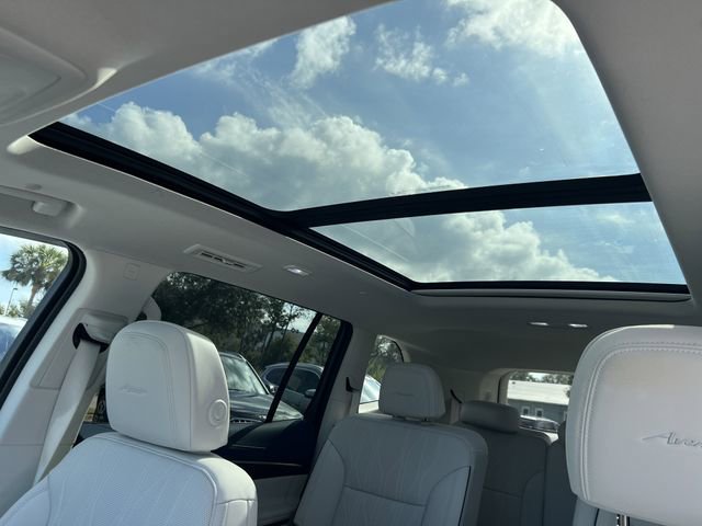 Used 2025 Buick Enclave Avenir image 23