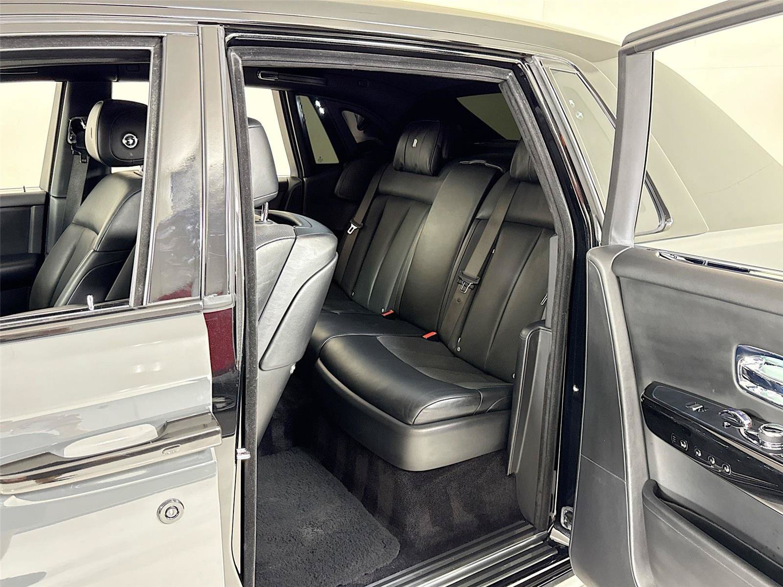 Used 2019 Rolls-Royce Phantom Sedan RWD image 24