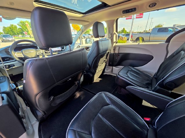 Used 2024 Chrysler Pacifica Limited FWD image 13