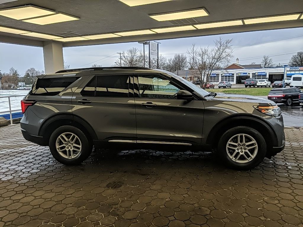 Used 2025 Ford Explorer Active image 4