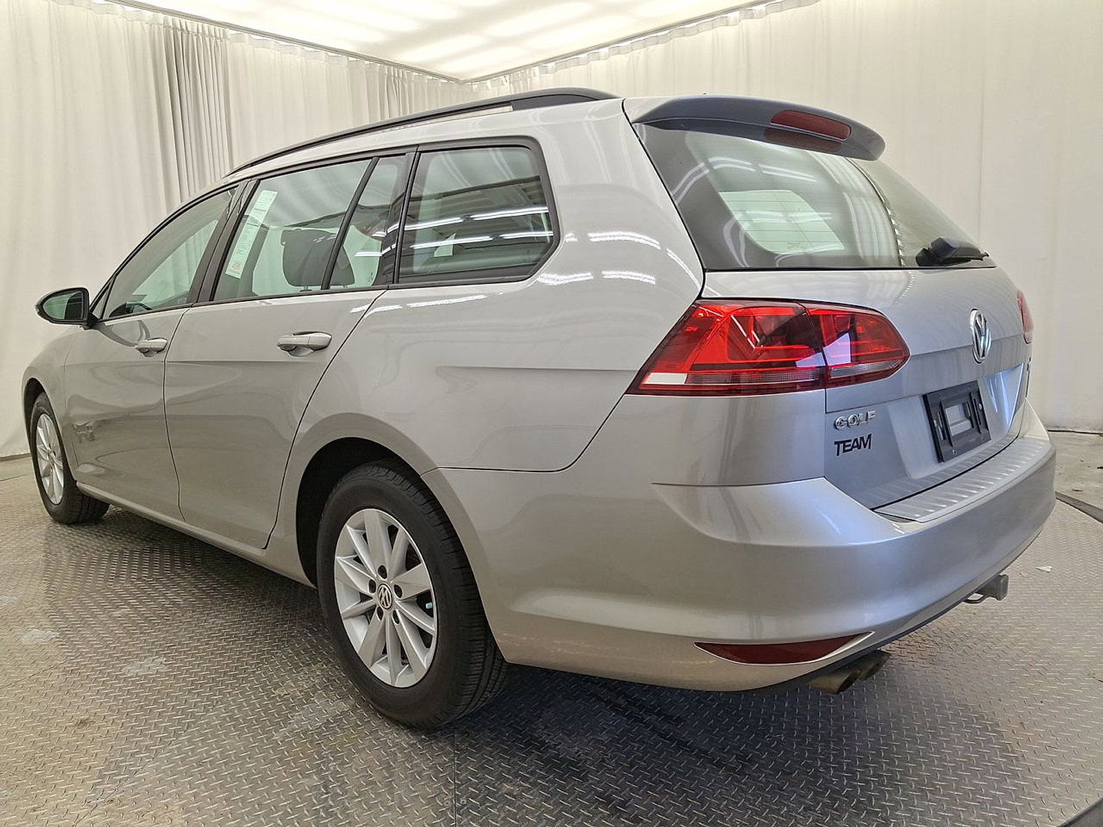 Used 2016 Volkswagen Golf S image 21