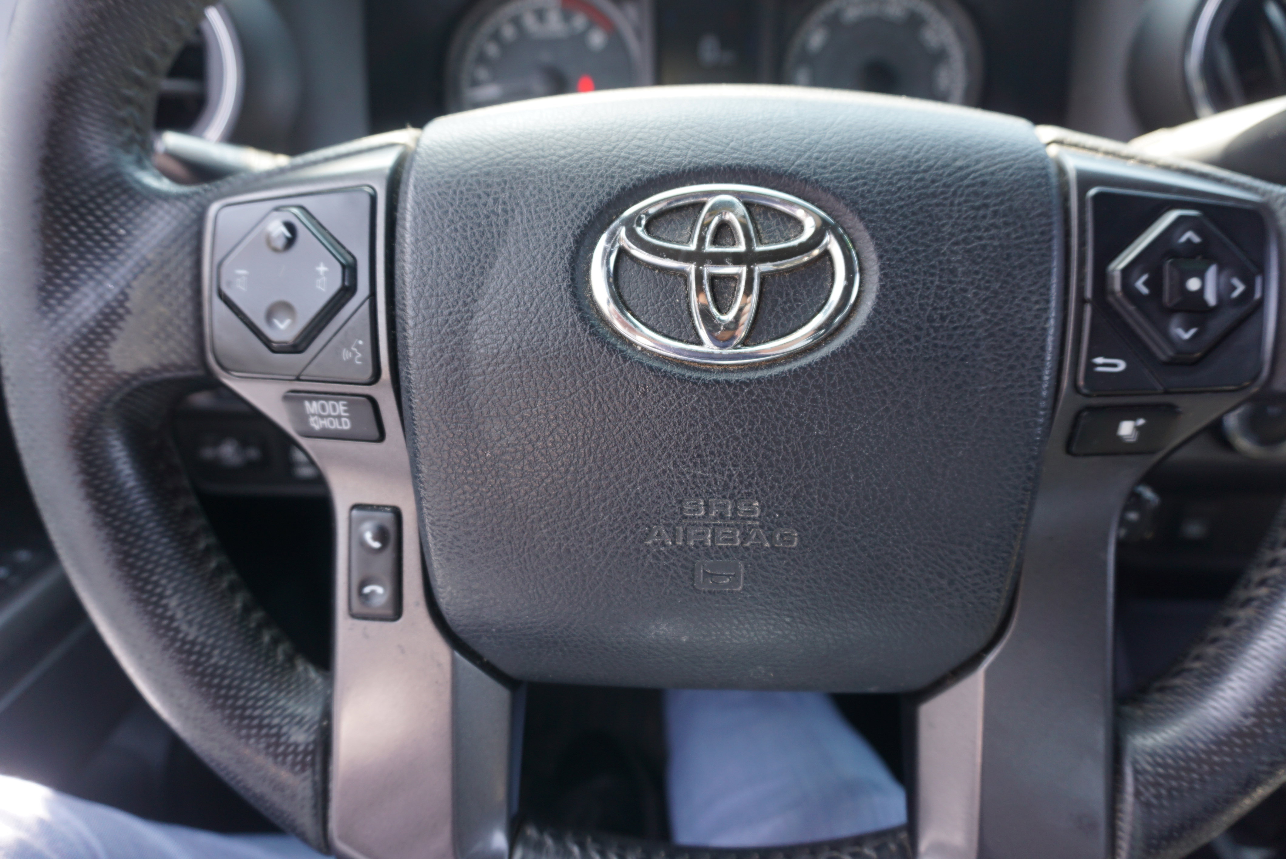 Used 2017 Toyota Tacoma TRD Sport image 8