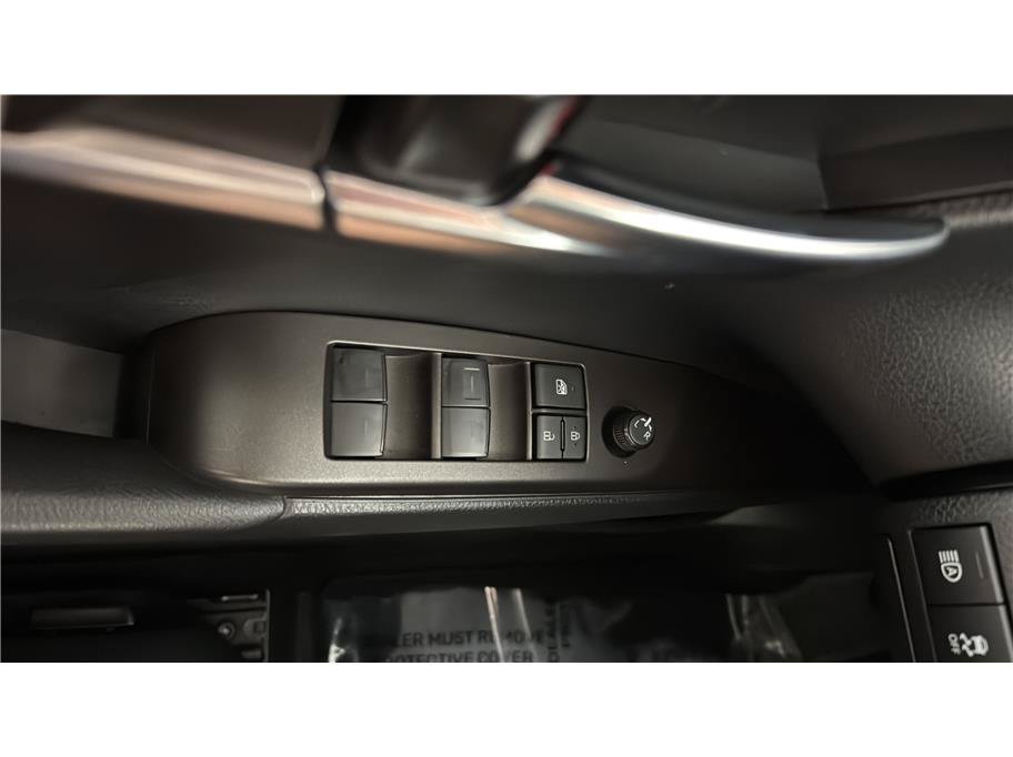 Used 2022 Toyota Camry SE w/ Carpet Mat Package (TMS) FWD image 31