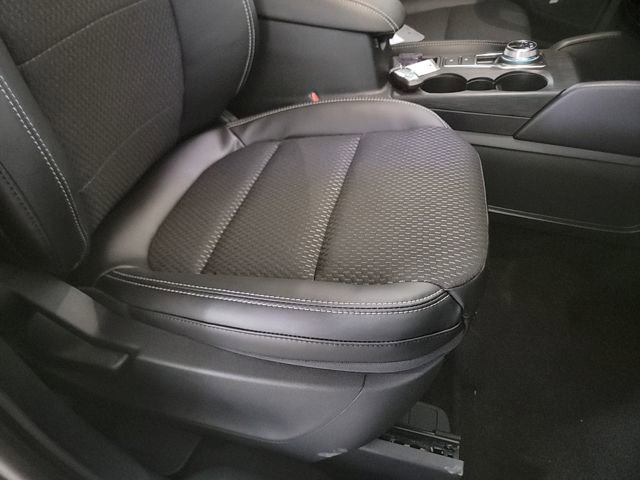 New 2025 Ford Escape SE w/ Class II Trailer Tow Package image 31