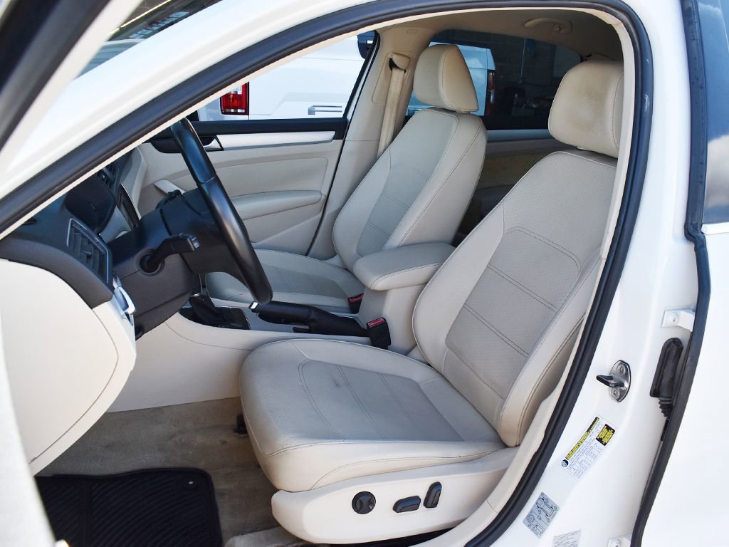 Used 2013 Volkswagen Passat TDI SE image 5