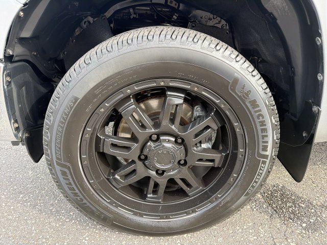 Used 2017 Toyota Tundra SR5 w/ TRD Off Road Package AWD/4WD image 10