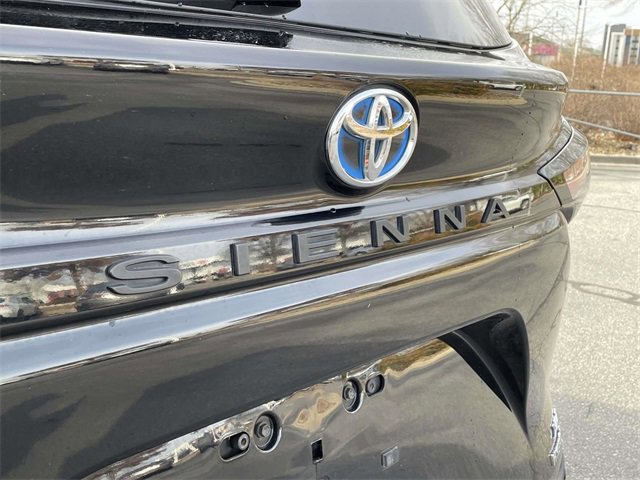 Used 2022 Toyota Sienna XLE image 11