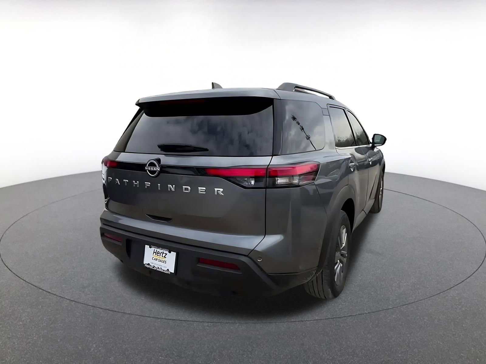 Used 2025 Nissan Pathfinder SV image 14