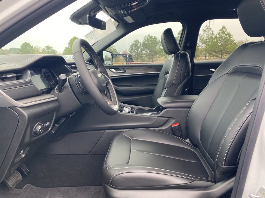 New 2025 Jeep Grand Cherokee L Limited image 12