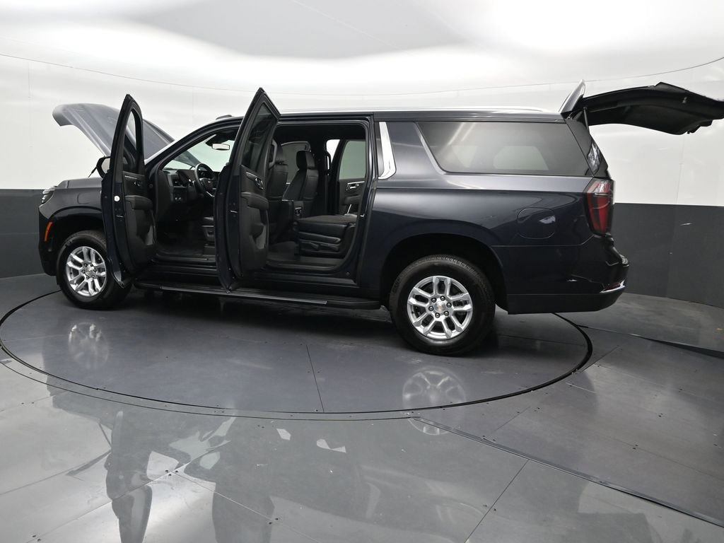 Used 2025 Chevrolet Suburban LS RWD image 35