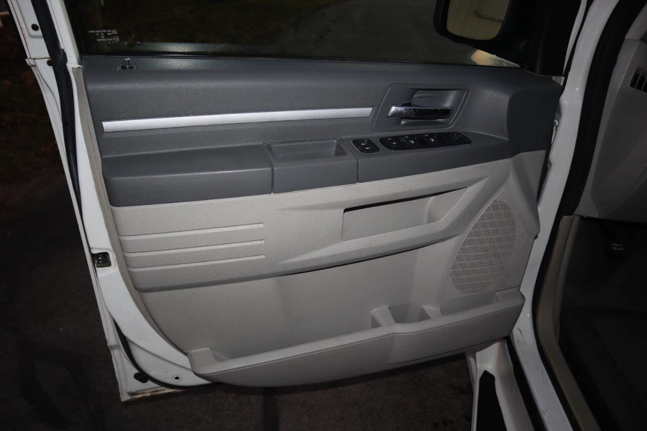 Used 2010 Dodge Grand Caravan SE w/ Climate Group image 31