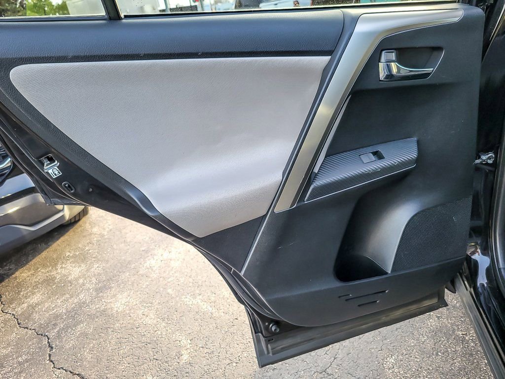Used 2015 Toyota RAV4 XLE image 19