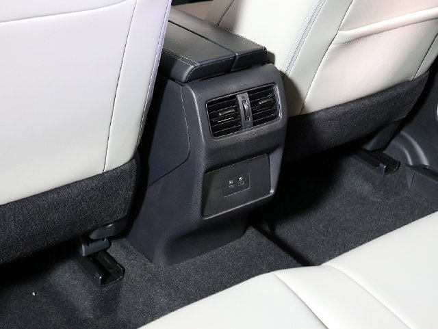 Used 2023 Nissan Rogue SV w/ SV Premium B Package FWD image 26