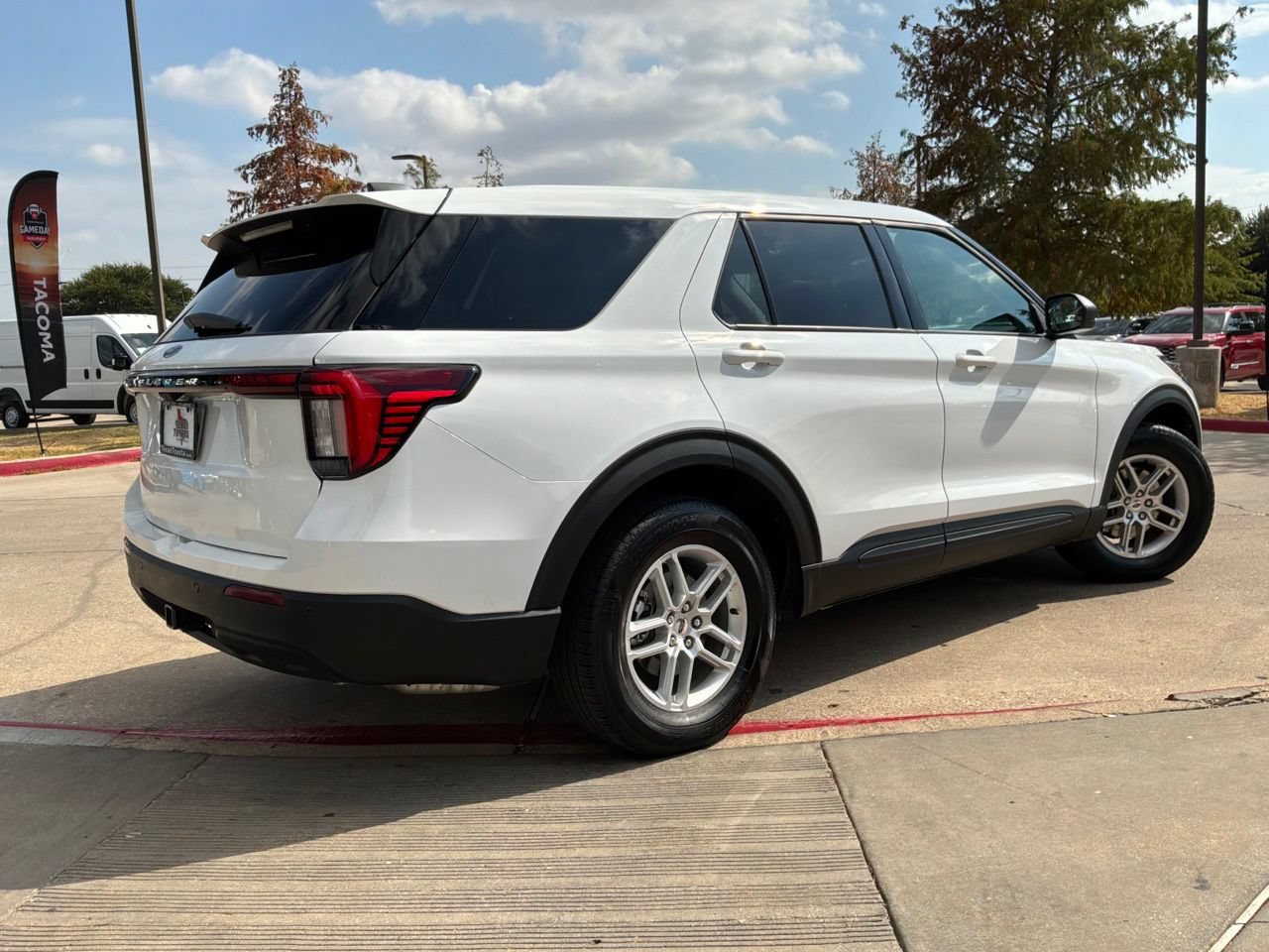 Used 2026 Ford Explorer Active RWD image 6