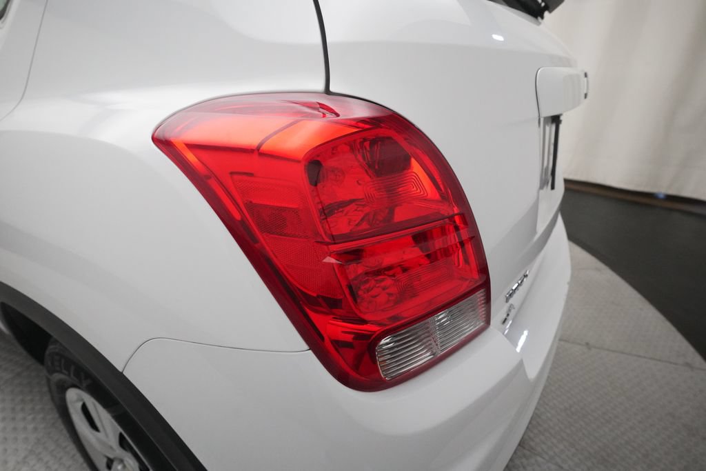 Used 2017 Chevrolet Trax LS FWD image 29