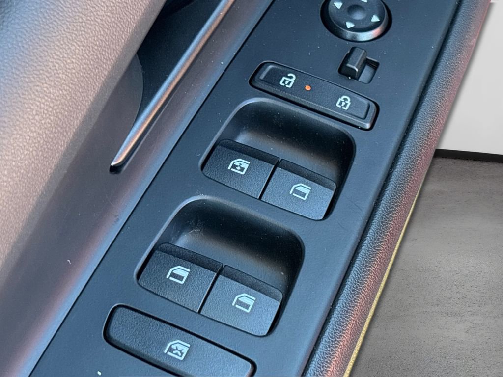 Certified 2025 Hyundai Elantra Sport image 31