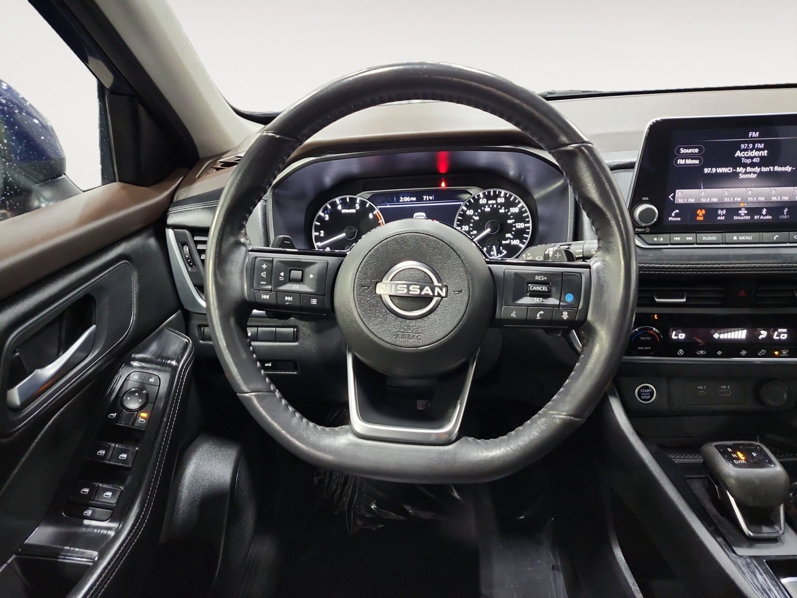 Used 2023 Nissan Rogue SV w/ SV Premium B Package FWD image 12