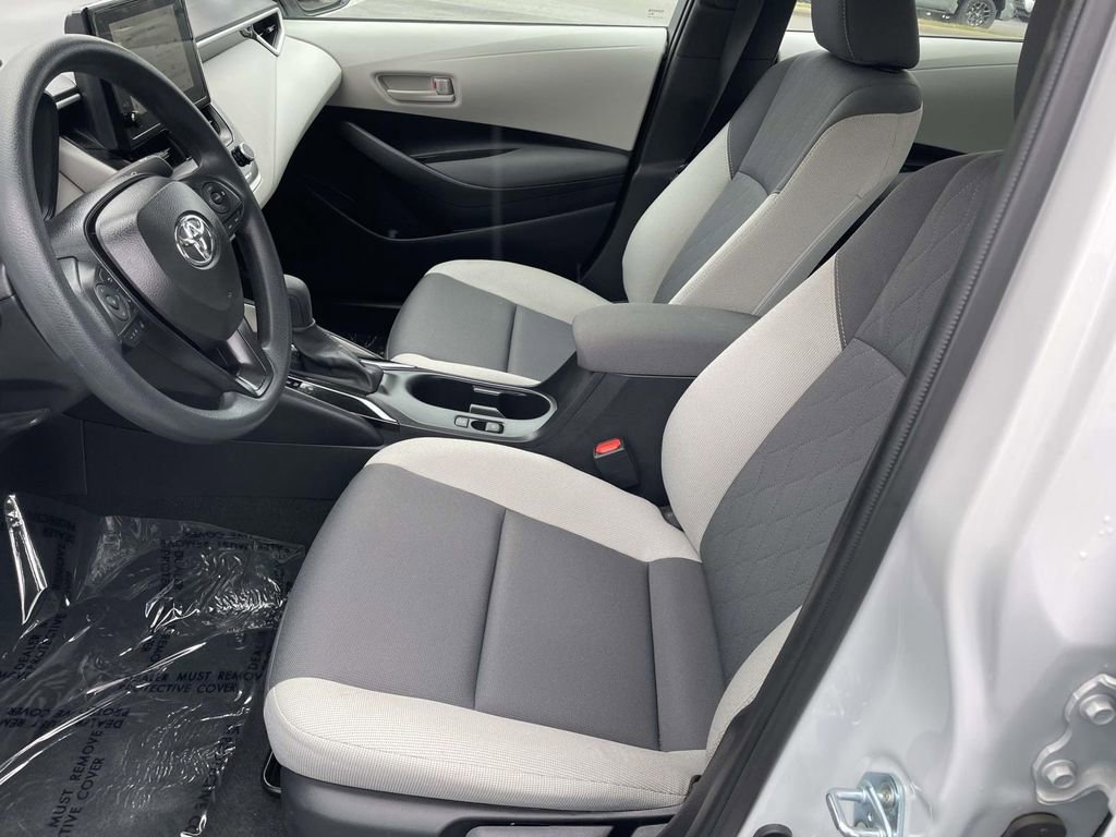 Used 2025 Toyota Corolla LE image 28