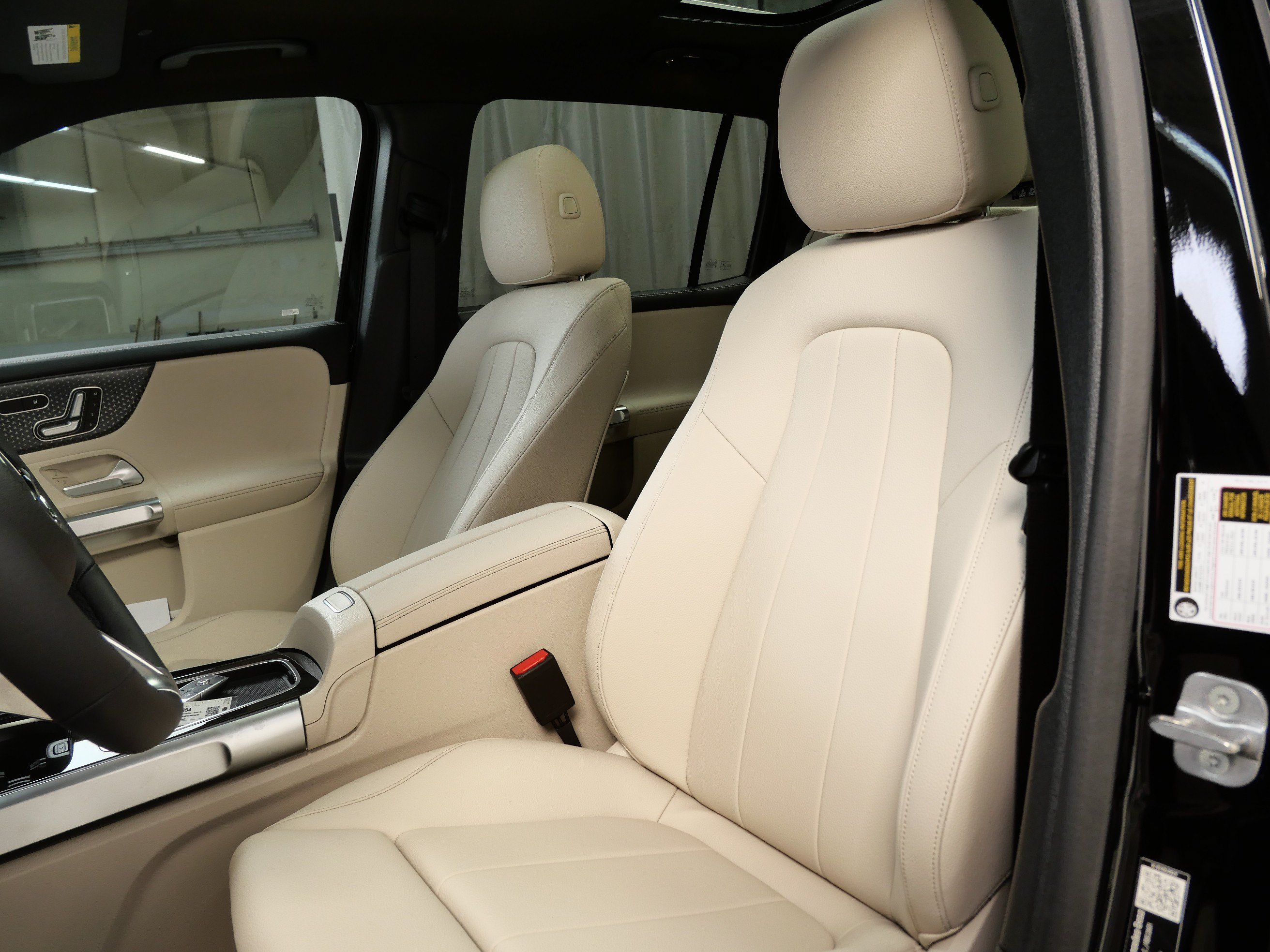 New 2026 Mercedes-Benz GLB 250 4MATIC image 3