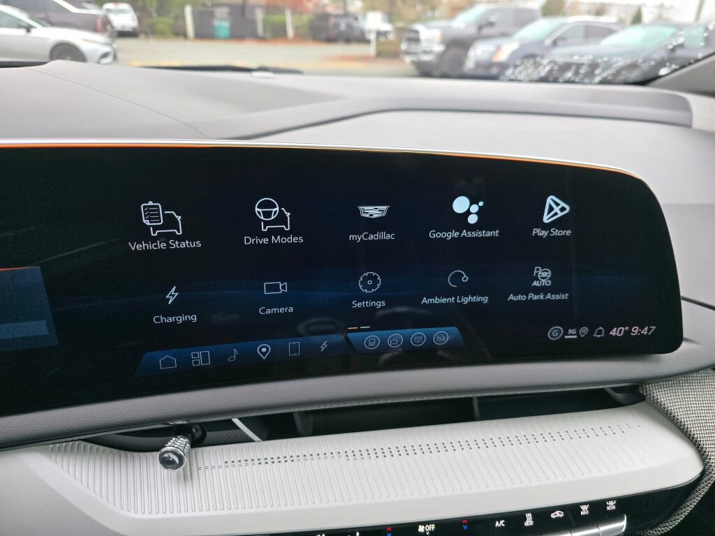 New 2026 Cadillac Optiq Luxury 2 image 24