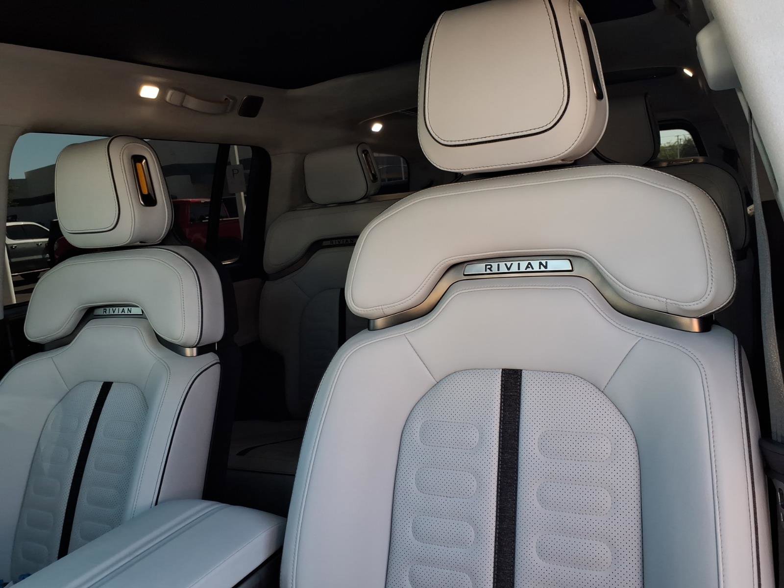 Used 2023 Rivian R1S Adventure image 11