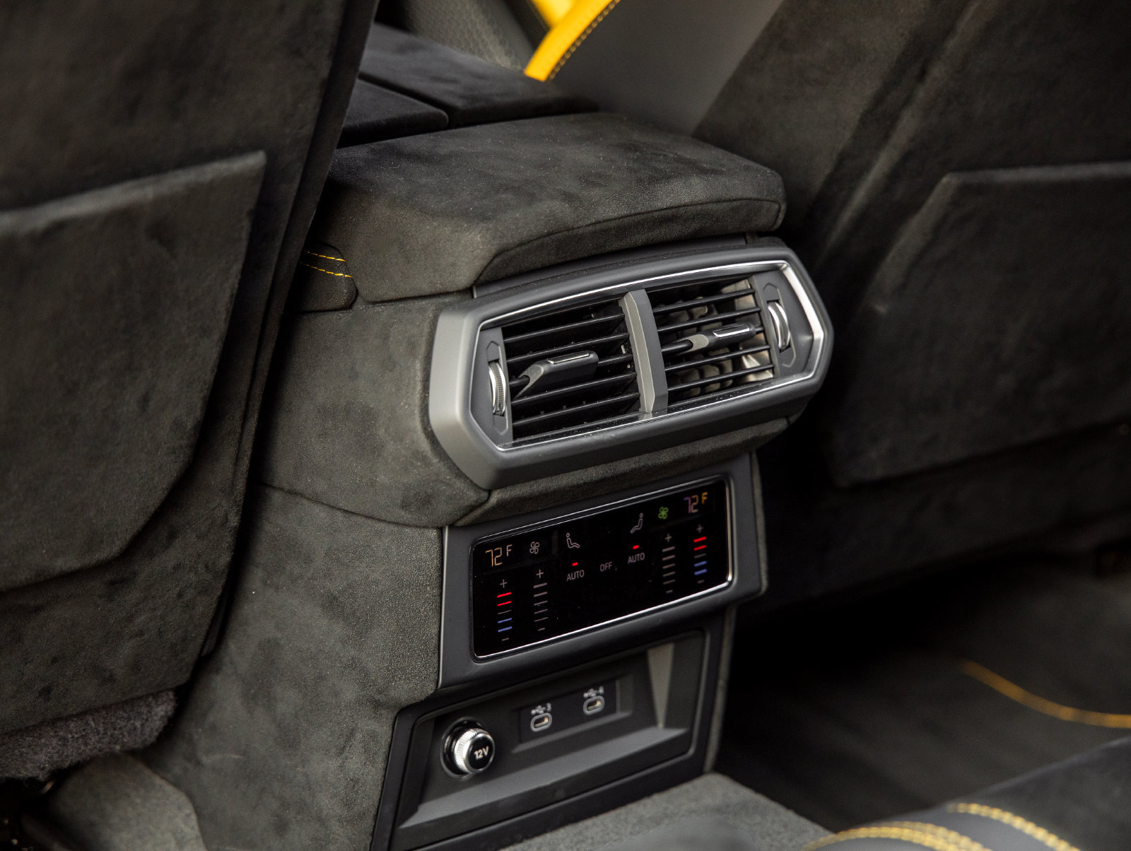 Used 2024 Lamborghini Urus Performante AWD/4WD image 45