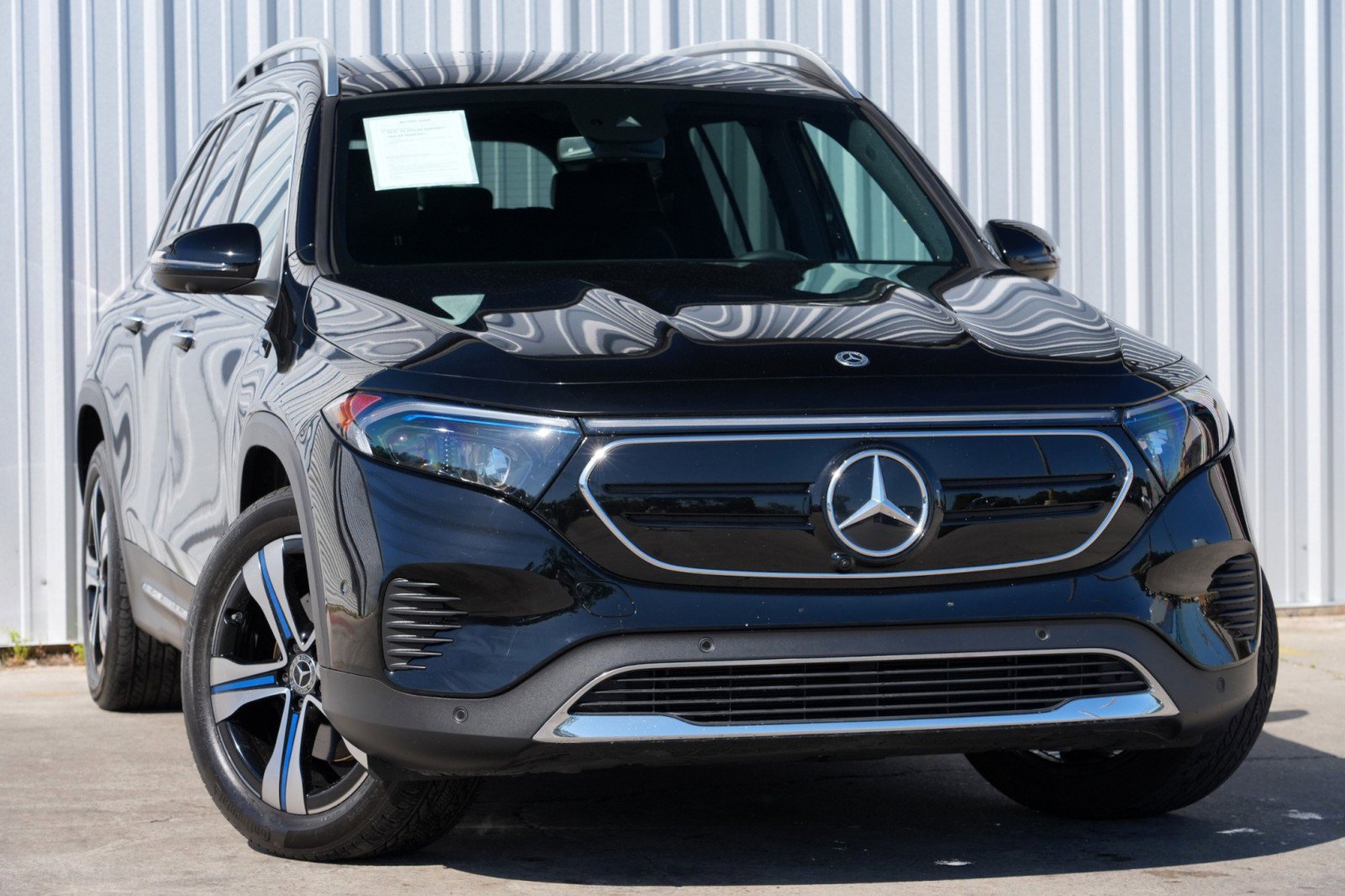 Used 2022 Mercedes-Benz EQB 350 4MATIC w/ Pinnacle Package image 2