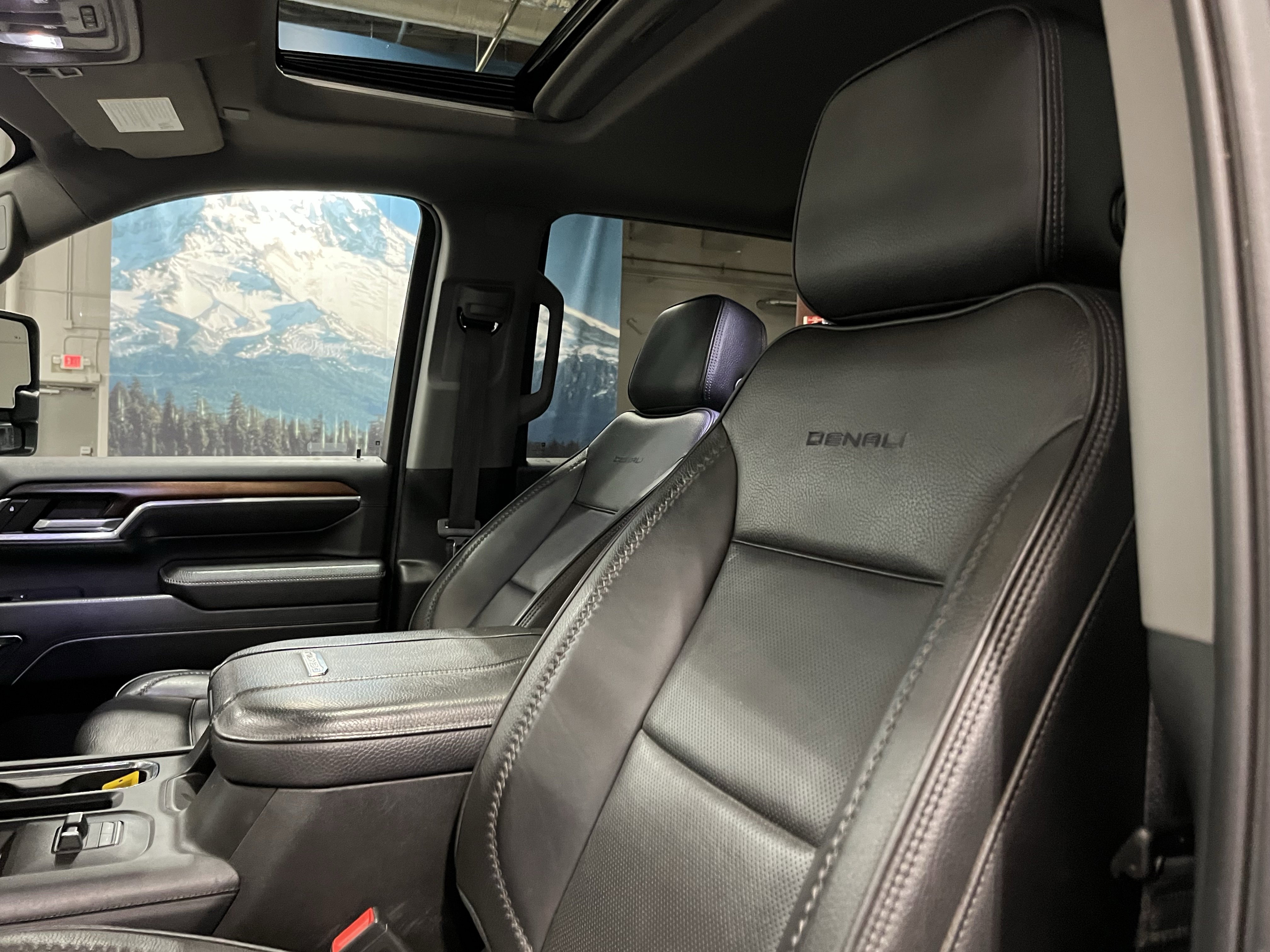 Used 2024 GMC Sierra 3500 Denali w/ Denali Reserve Package AWD/4WD image 22